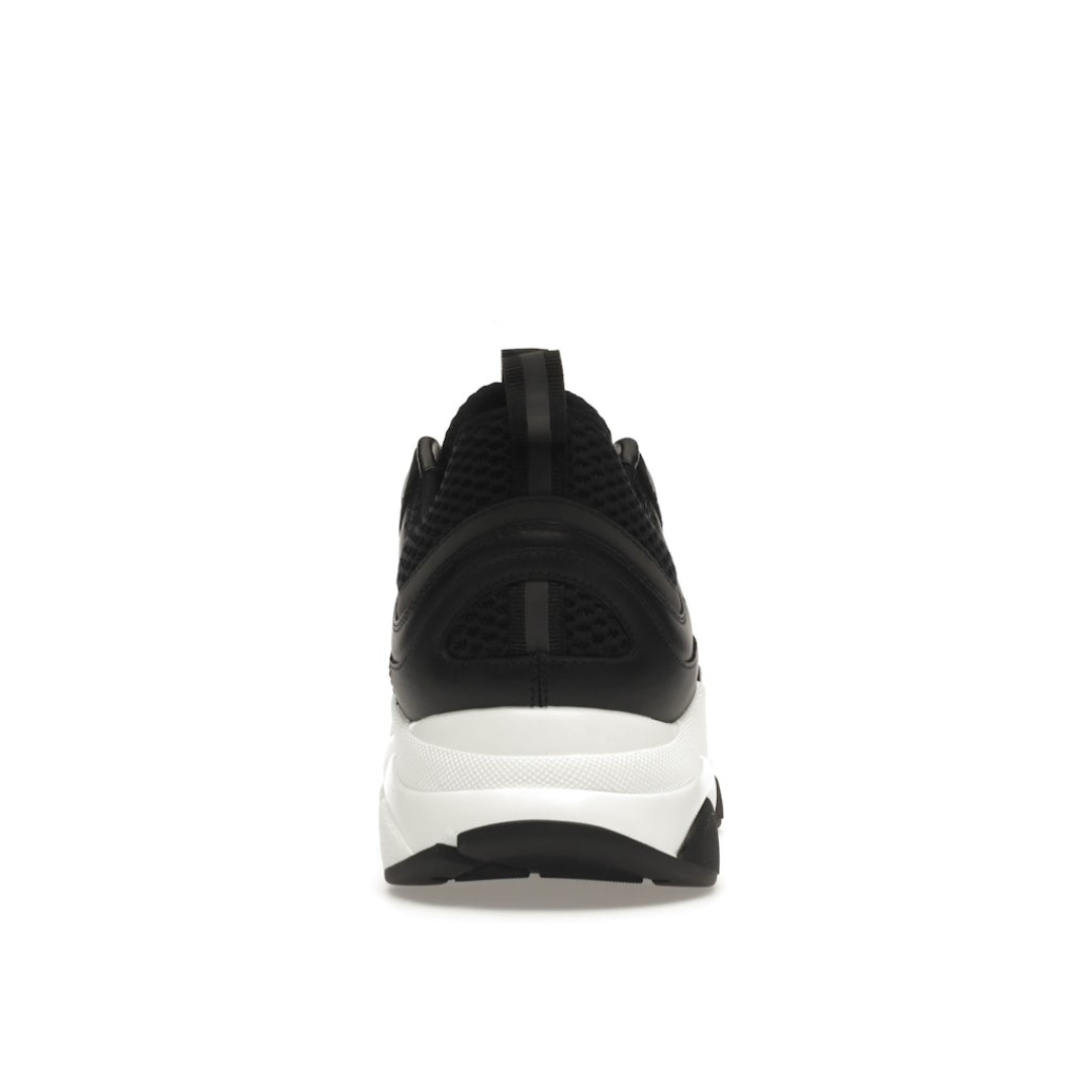 B22 BLACK WHITE