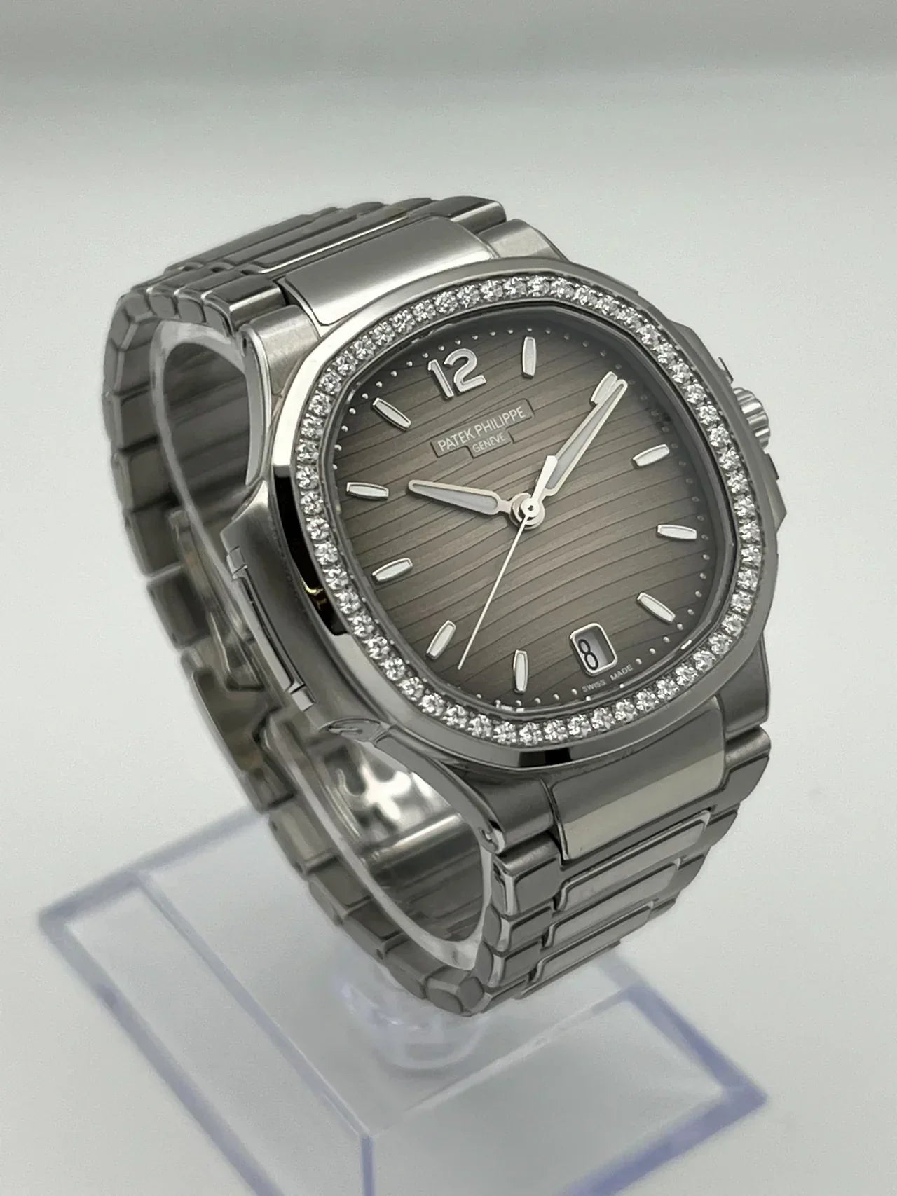 Nautilus 7118/1200A-011 Ladies' Steel Gray Dial Diamond Bezel (2023)